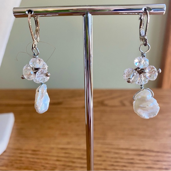 Stunning Necklace & Earrings Set w/ Freshwater Keshi Pearls & Beaded Clusters - Picture 5 of 6